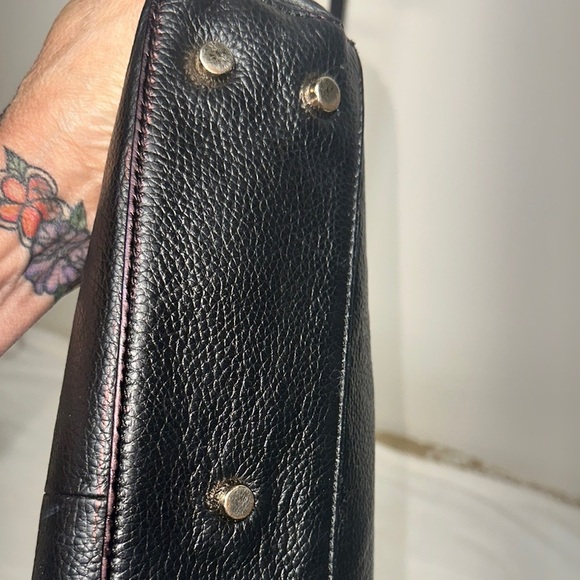 Spacious Black Leather Tote with Textured Finish - Picture 13 of 16